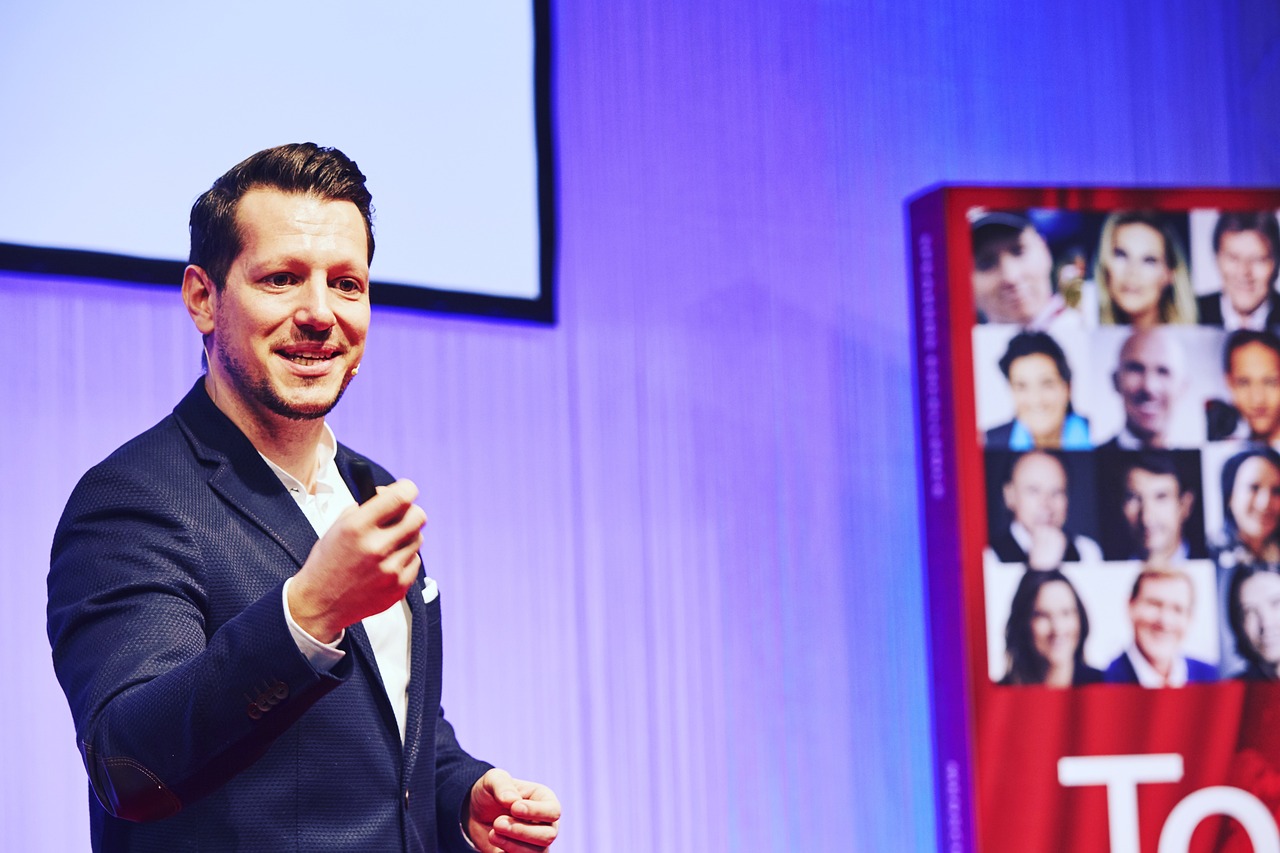 How Keynote Speakers Are Redefining Corporate Leadership in 2025