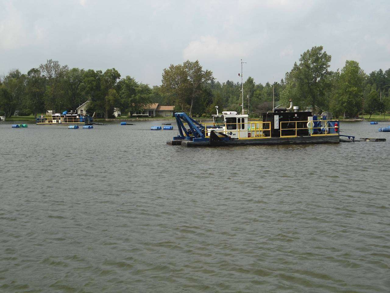 lake dredging equipment
